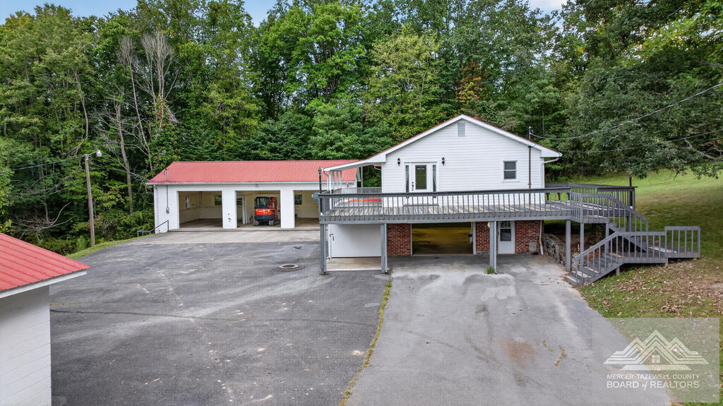 7040 New Hope Road Bluefield, WV 24701 - Photo 6 of 137 Gallery Image 6