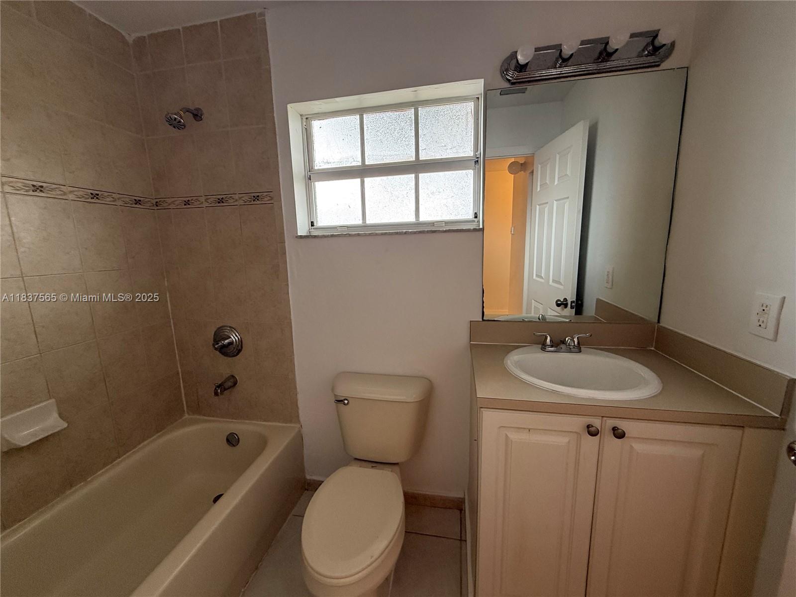 Naranja Homestead, FL 33032 - Photo 11 of 17 a bathroom with a toilet a sink and bathtub