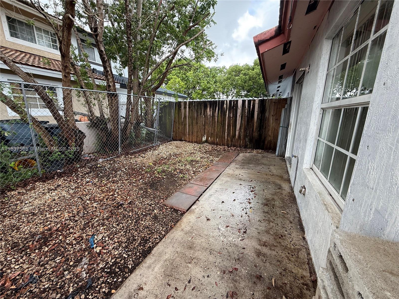 Naranja Homestead, FL 33032 - Photo 16 of 17 a backyard of a house