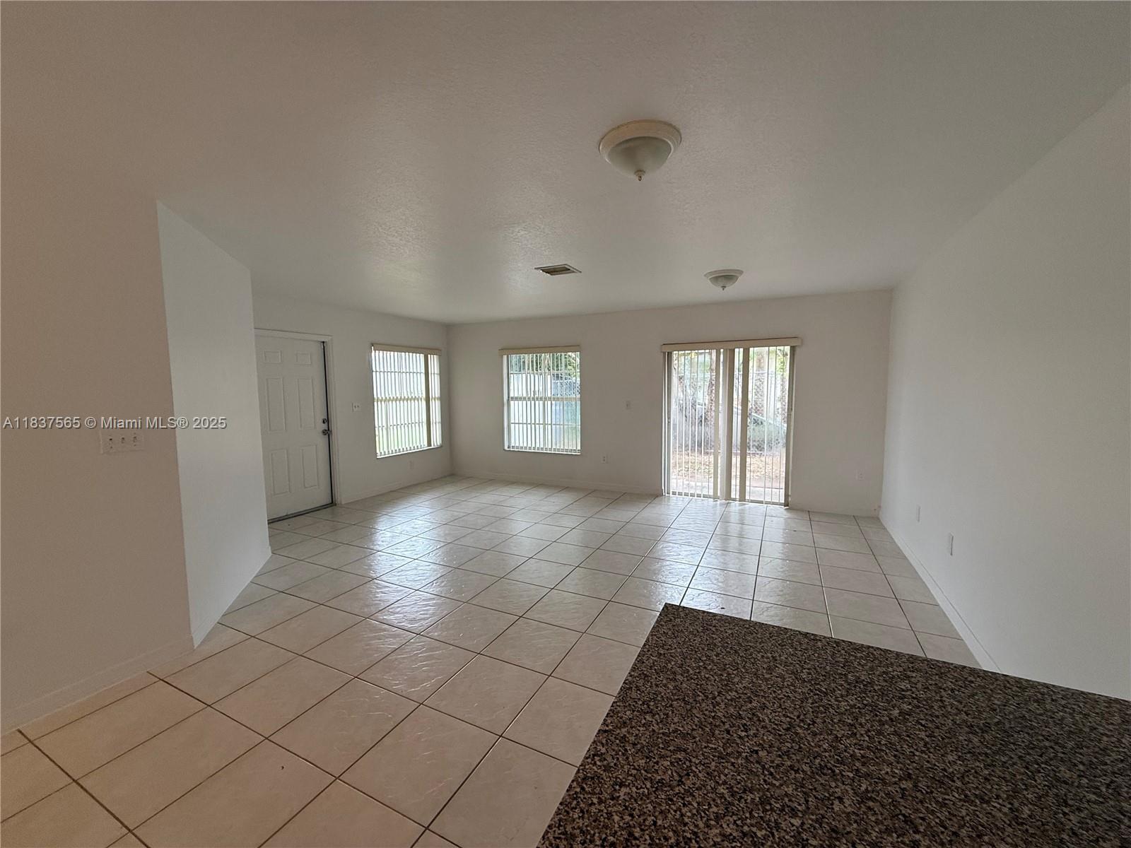 Naranja Homestead, FL 33032 - Photo 4 of 17 a view of empty room with window