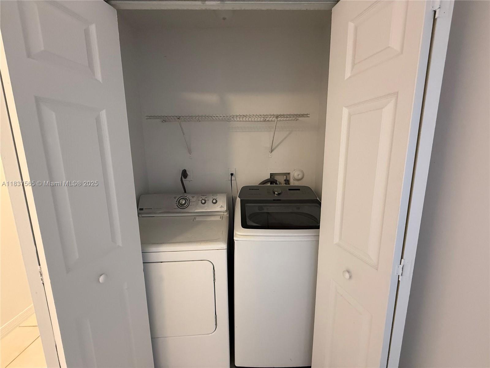 Naranja Homestead, FL 33032 - Photo 10 of 17 a utility room with dryer and washer
