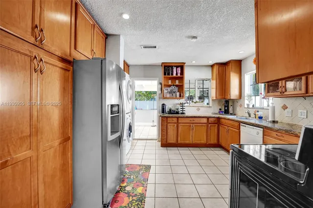 $2,700 | 2826 Dewey Street, Hollywood, FL 33020