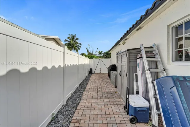 $2,700 | 2826 Dewey Street, Hollywood, FL 33020