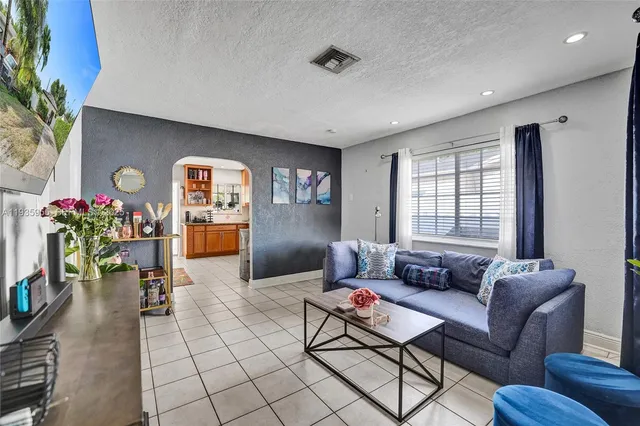 $2,700 | 2826 Dewey Street, Hollywood, FL 33020