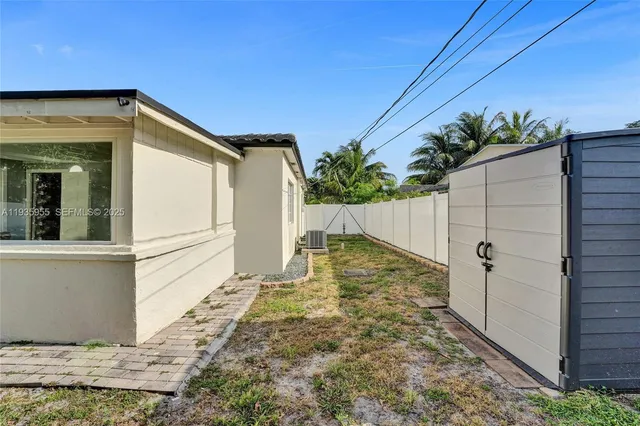 $2,700 | 2826 Dewey Street, Hollywood, FL 33020