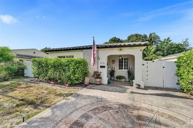 $2,700 | 2826 Dewey Street, Hollywood, FL 33020