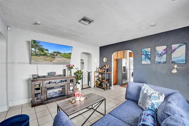 $2,700 | 2826 Dewey Street, Hollywood, FL 33020