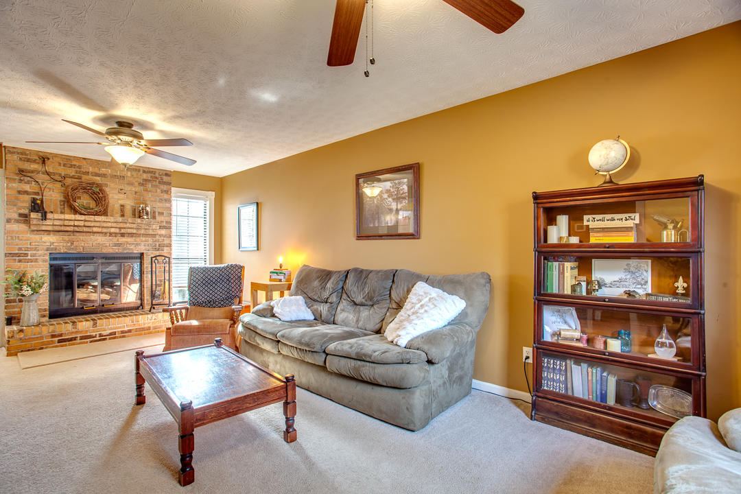 1345 Candlewick Road Knoxville, TN 37932 - Photo 11 of 38 Living Room