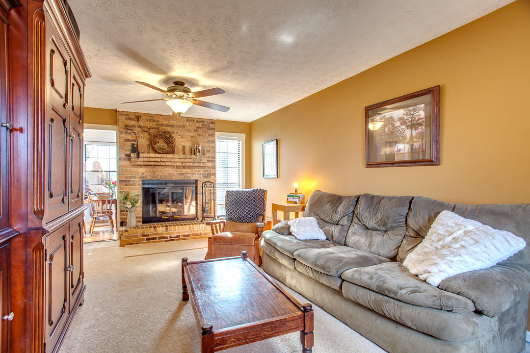 1345 Candlewick Road Knoxville, TN 37932 - Photo 10 of 38 Living Room