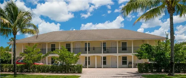 $1,845 | 1555 Blue Point Avenue, Unit 3, Naples, FL 34102
