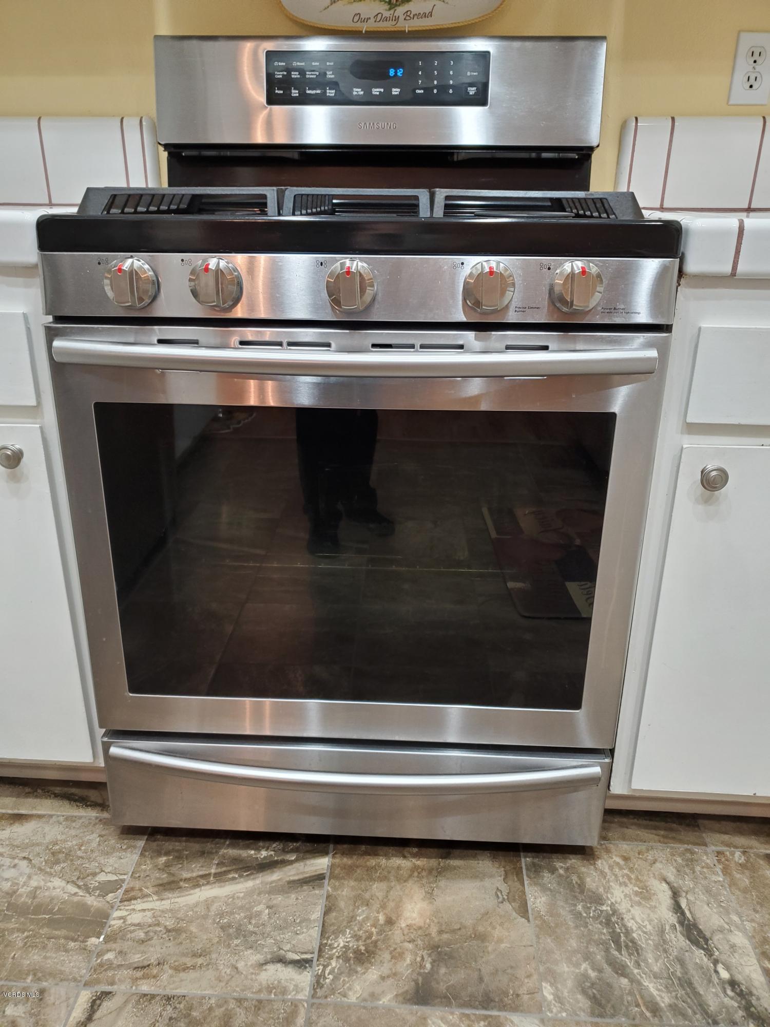 1817 Belhaven Avenue Simi Valley, CA 93063 - Photo 17 of 39 a stove top oven sitting inside of a kitchen