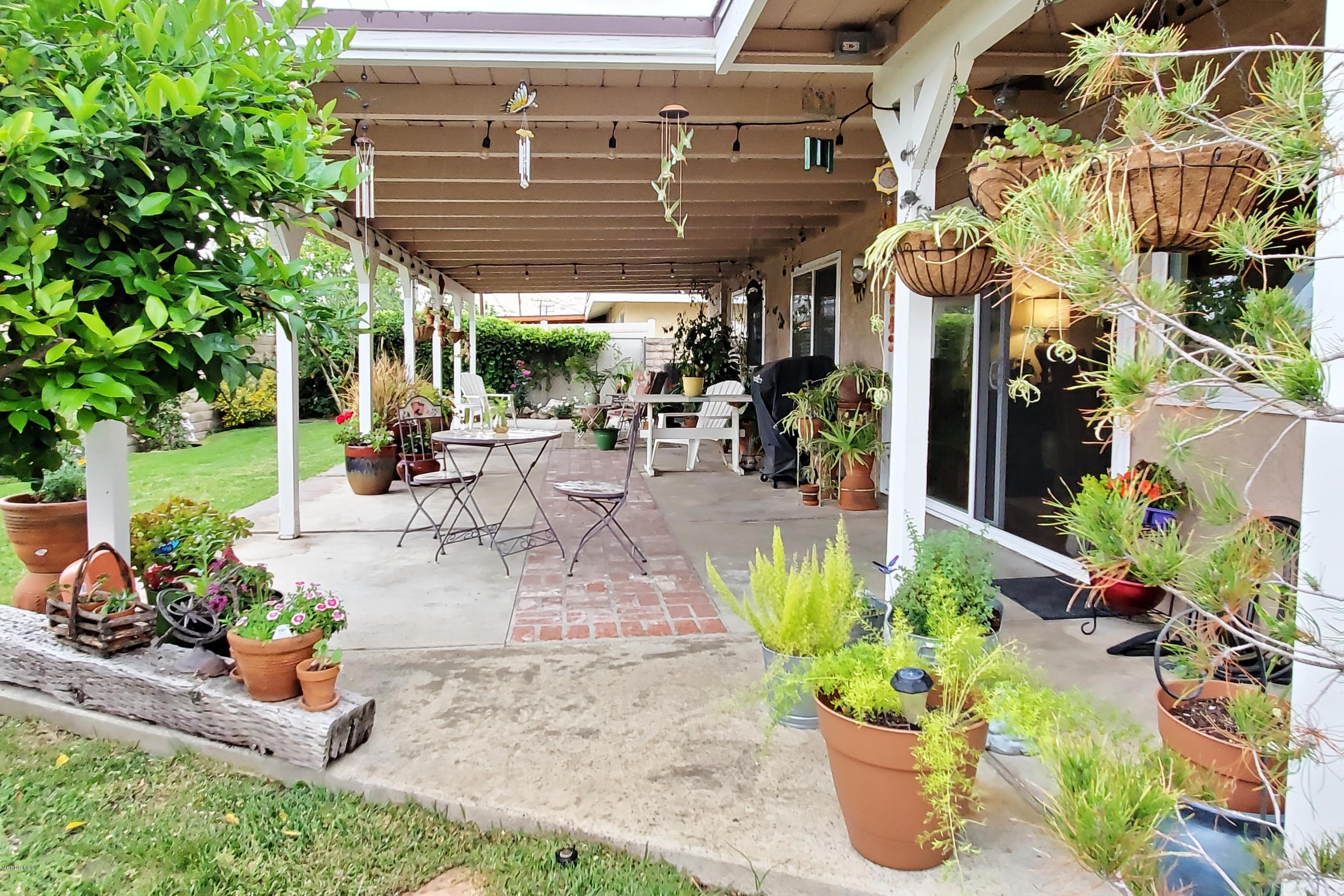 1817 Belhaven Avenue Simi Valley, CA 93063 - Photo 5 of 39 a view of a chairs and table in a patio