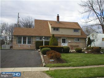 15 Goldengate Road Levittown, PA 19057 - Photo 2 of 12 Exterior Front