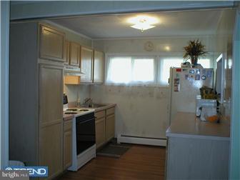 15 Goldengate Road Levittown, PA 19057 - Photo 3 of 12 Kitchen