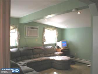 15 Goldengate Road Levittown, PA 19057 - Photo 5 of 12 Family Room
