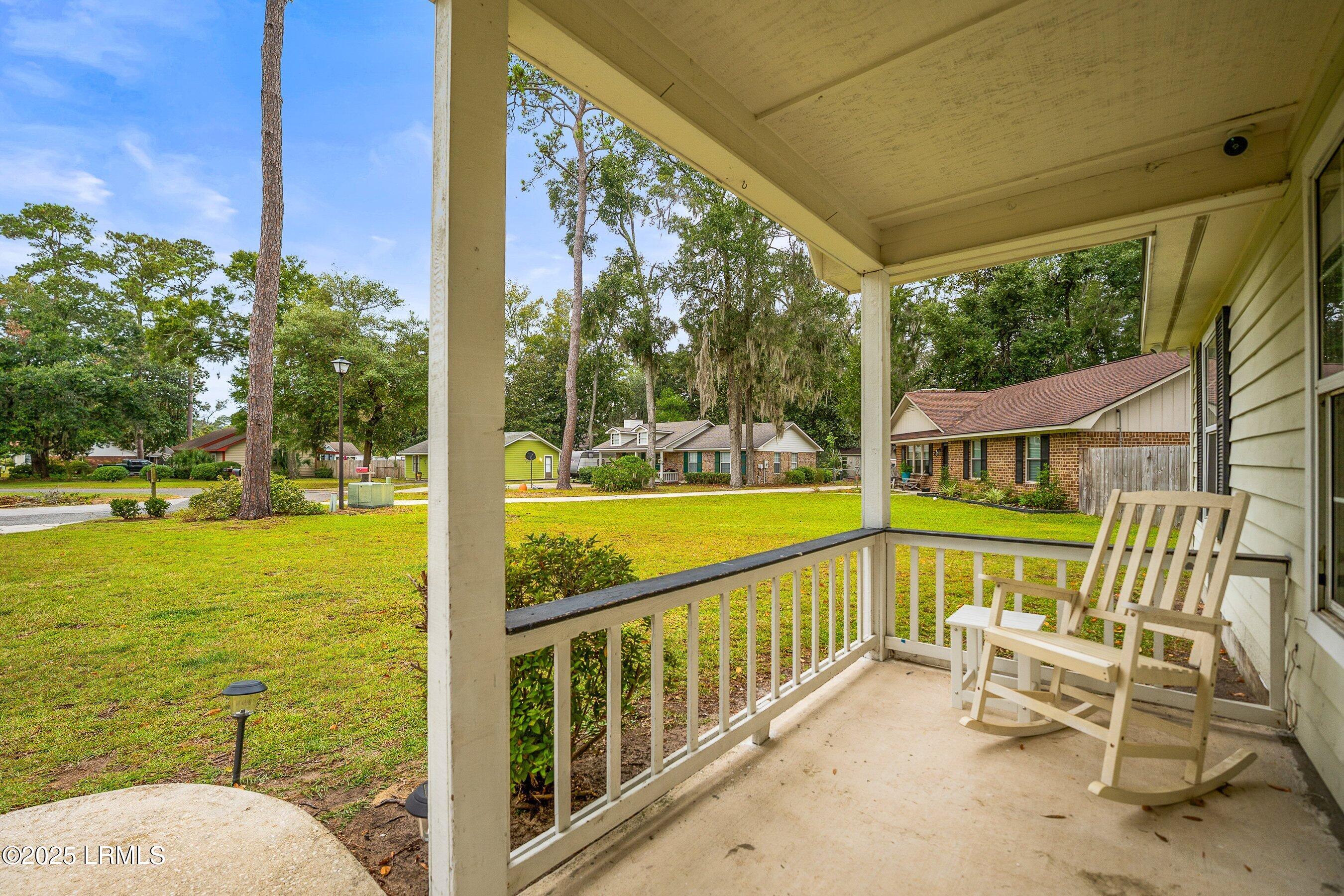 28 Ridenour Place Port Royal, SC 29935 - Photo 4 of 47 DSC06278-23-1.jpg-SMALL