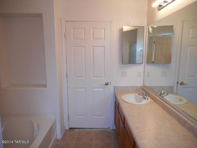 8404 West Benidorm Loop Tucson, AZ 85757 - Photo 23 of 33