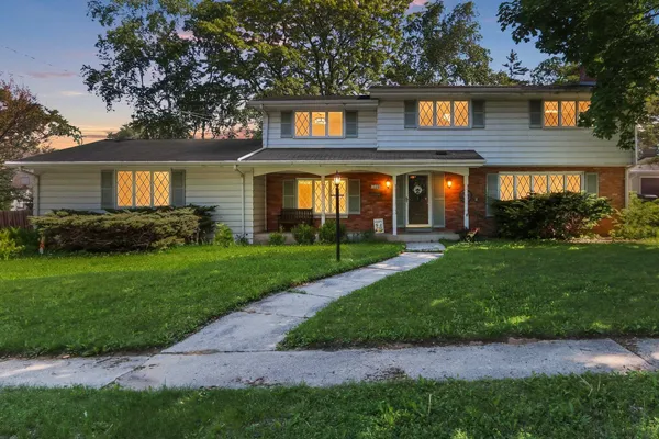 $324,900 | 120 Iroquois Avenue, Green Bay, WI 54301