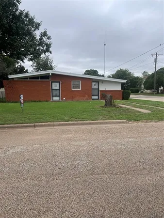 $110,500 | 1140 West Forest Street, Munday, TX 76371