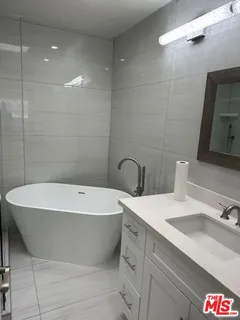 $4,900 | 11970 Montana Avenue, Unit 312, Los Angeles, CA 90049