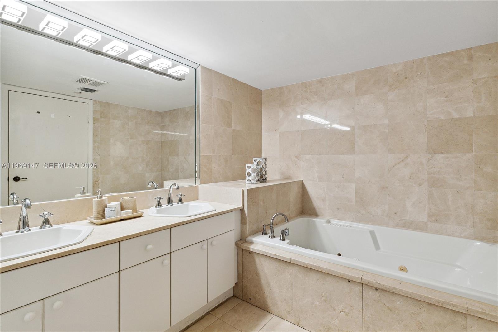 8855 Collins Avenue, Unit 4B Surfside, FL 33154 - Photo 17 of 32