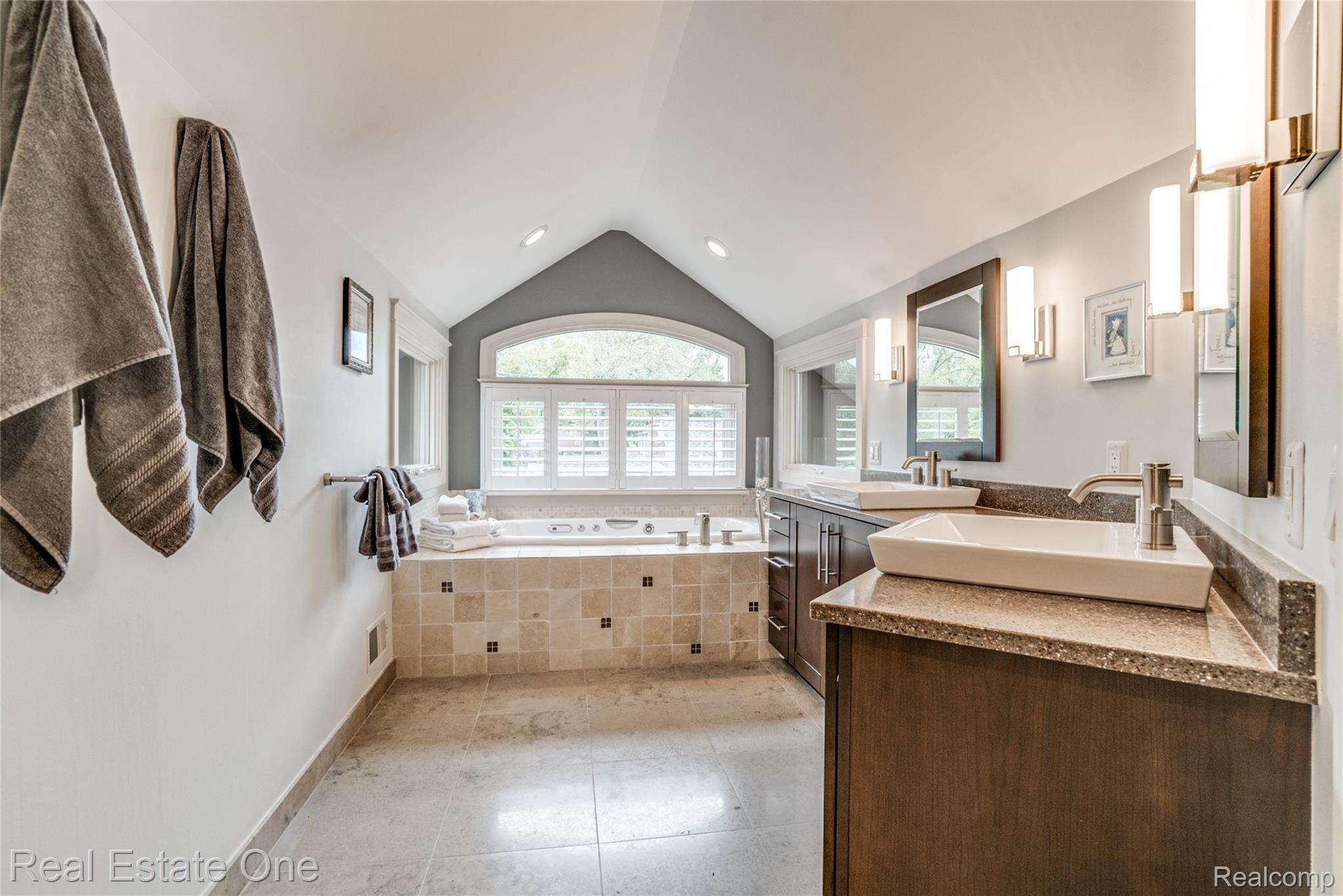 608 7th Street Rochester, MI 48307 - Photo 41 of 50 Interiors (37 of 40).jpg