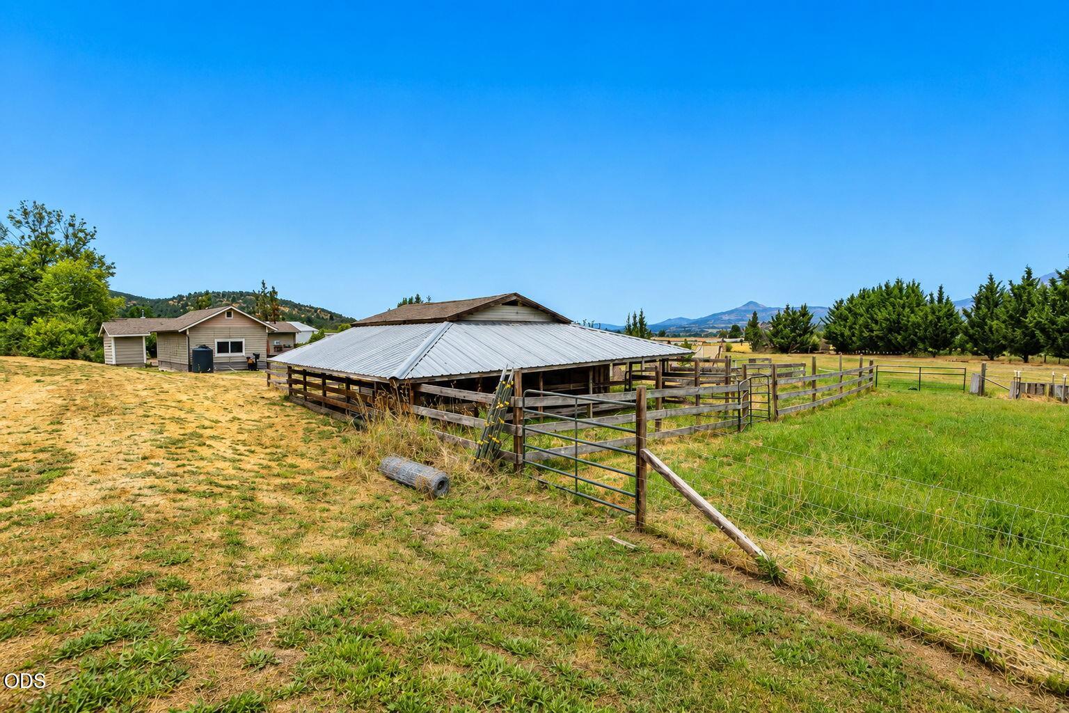 6085 Walden Lane Talent, OR 97540 - Photo 37 of 53
