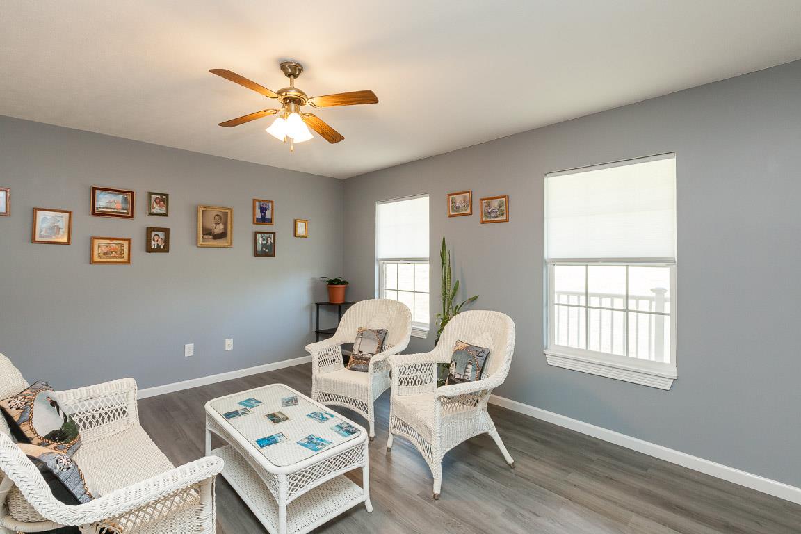 1712 New Vaughn Road Columbia, TN 38401 - Photo 8 of 23 Large front room could be used as a formal living room or office space