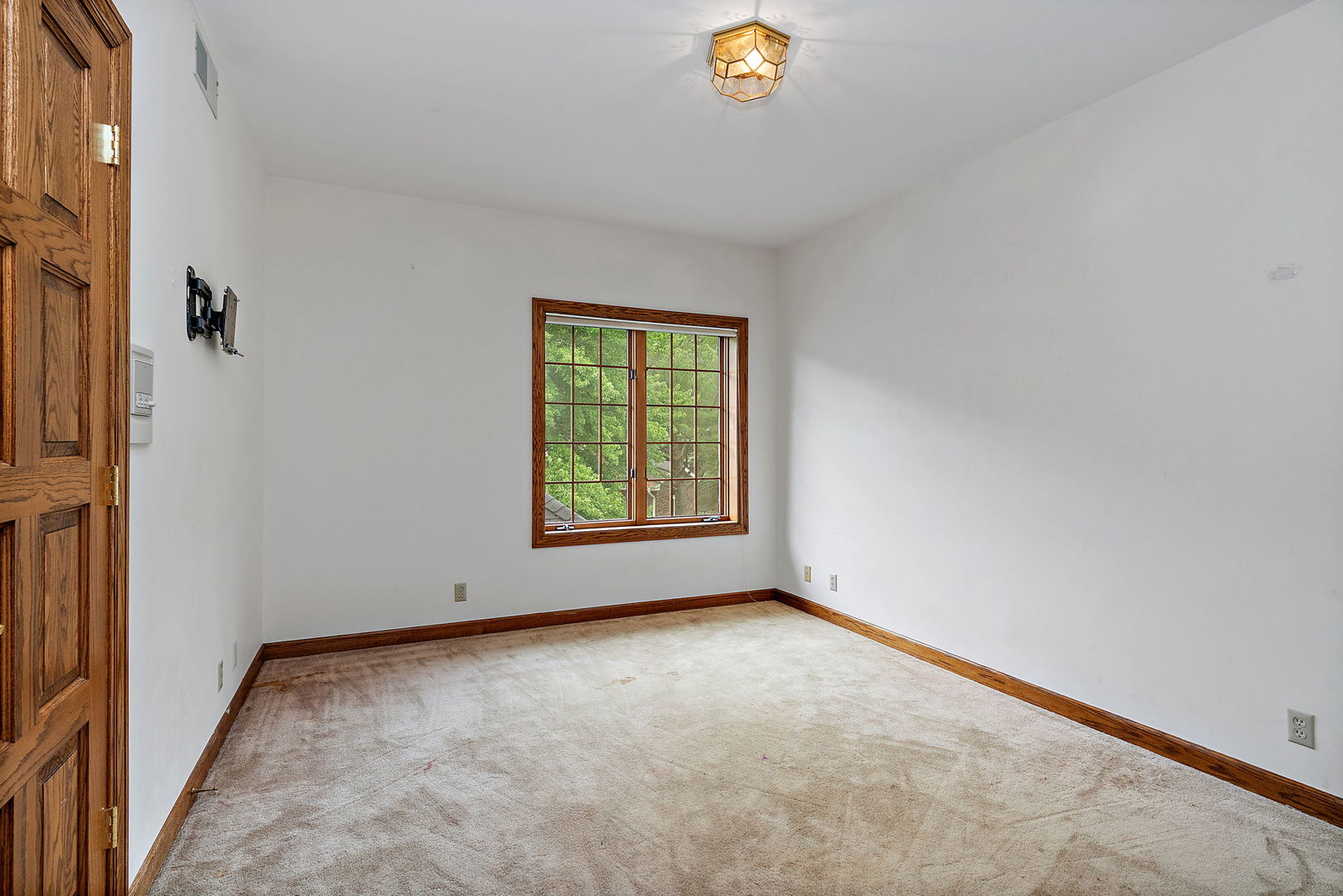 345 Bethany Road DeKalb, IL 60115 - Photo 32 of 71 an empty room with windows