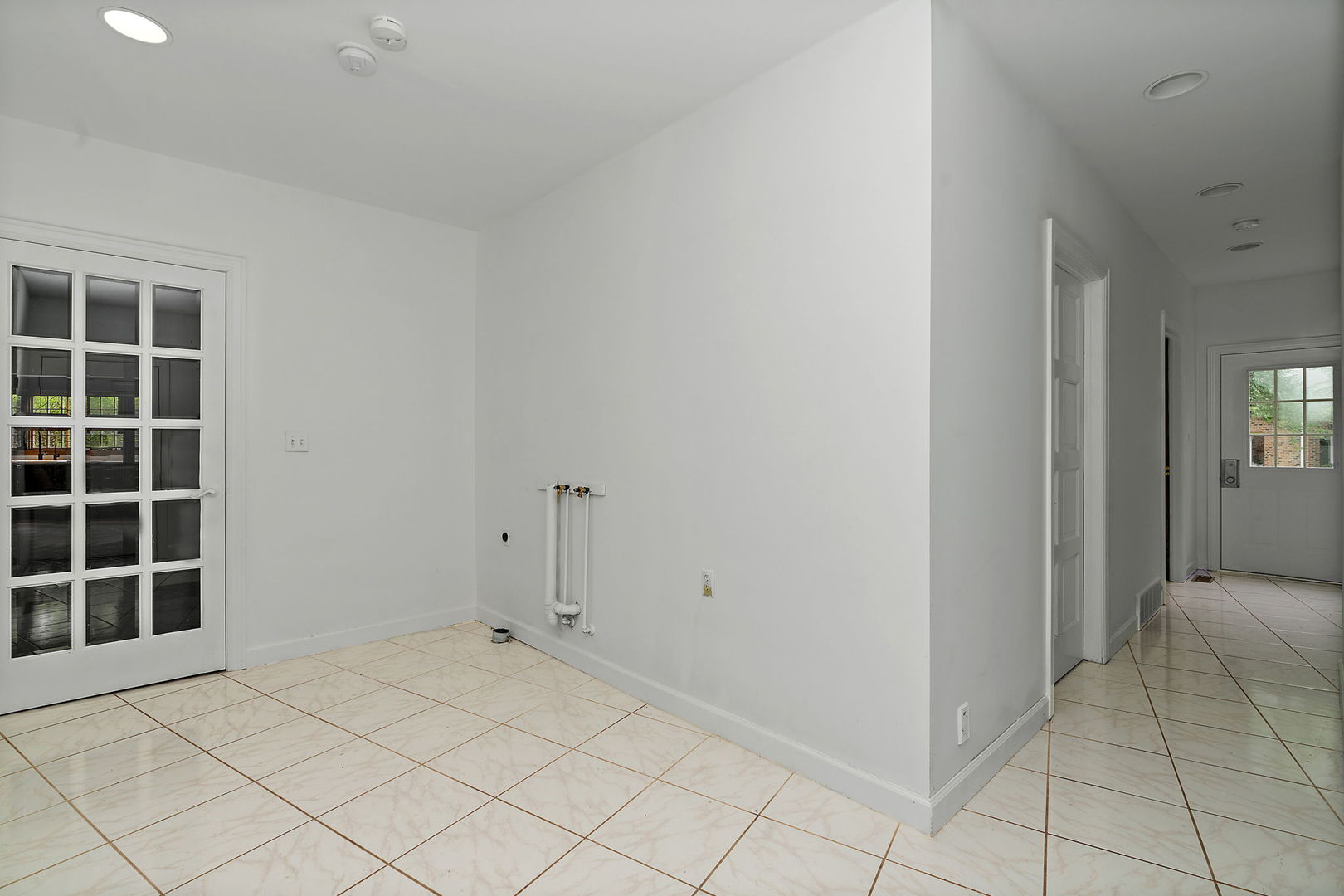 345 Bethany Road DeKalb, IL 60115 - Photo 37 of 71 an empty room with windows