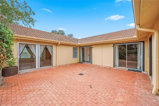 a view of a house with backyard