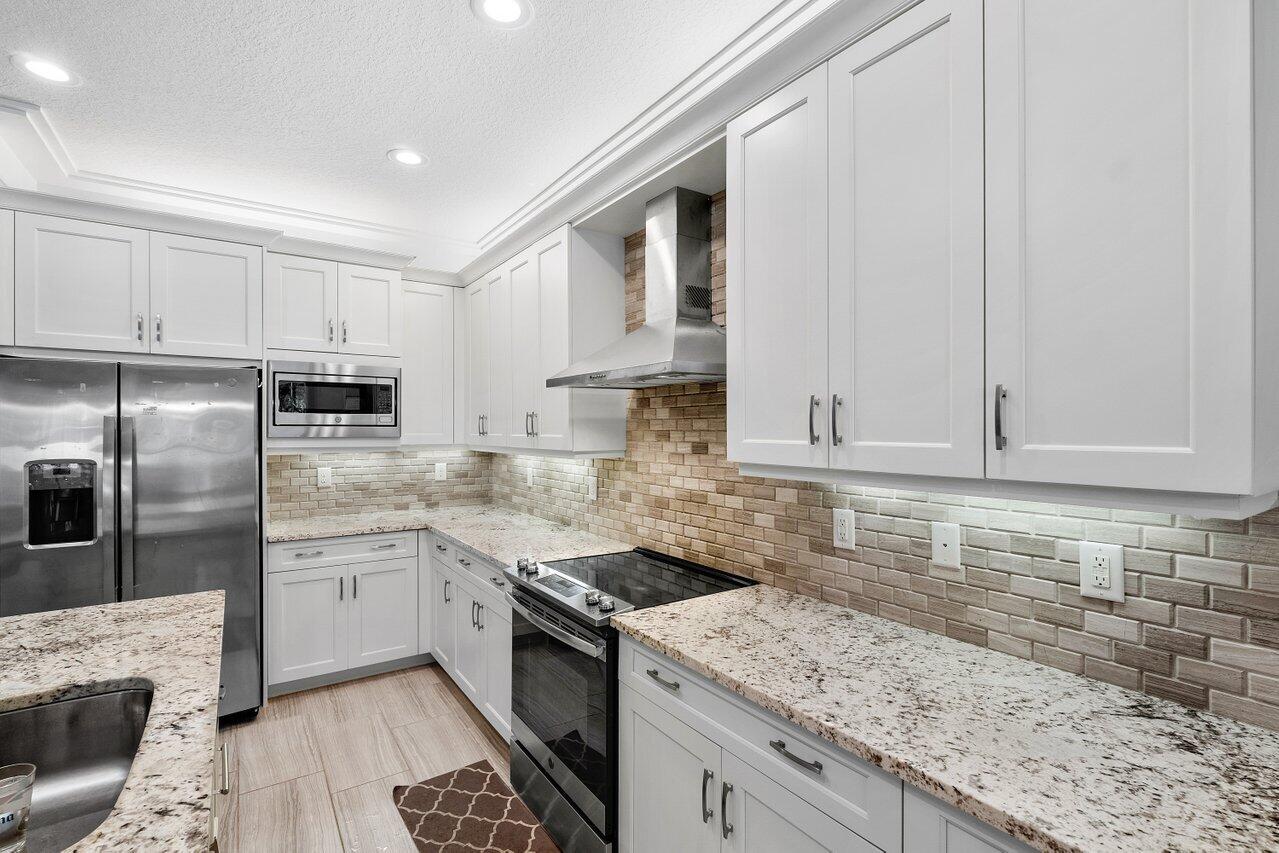 15393 Blue River Road Delray Beach, FL 33446 - Photo 6 of 57 KITCHEN