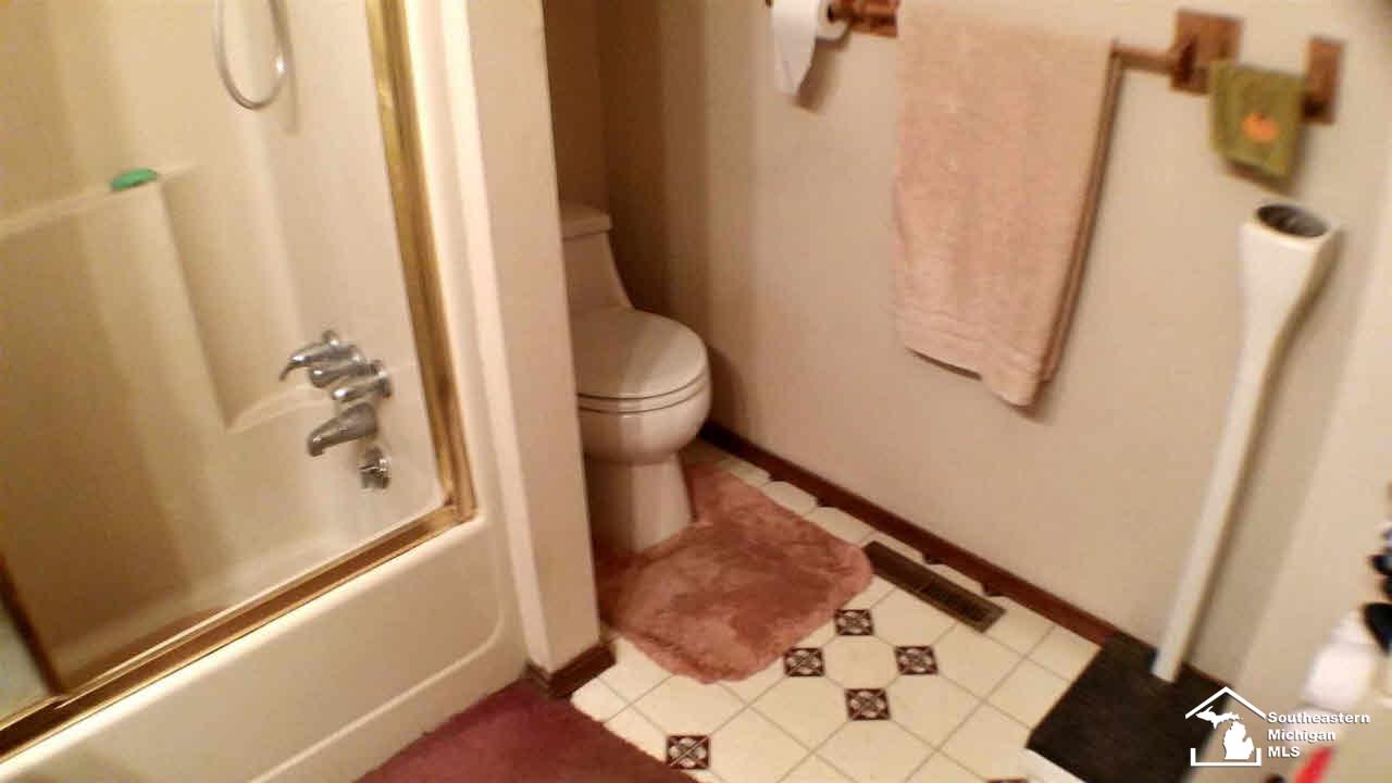 5600 East Dunbar Road Monroe, MI 48161 - Photo 11 of 17 20449148-10.JPG