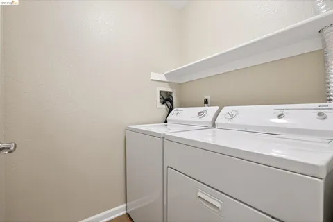$474,999 | 660 Canyon Oaks Drive, Unit B, Oakland, CA 94605