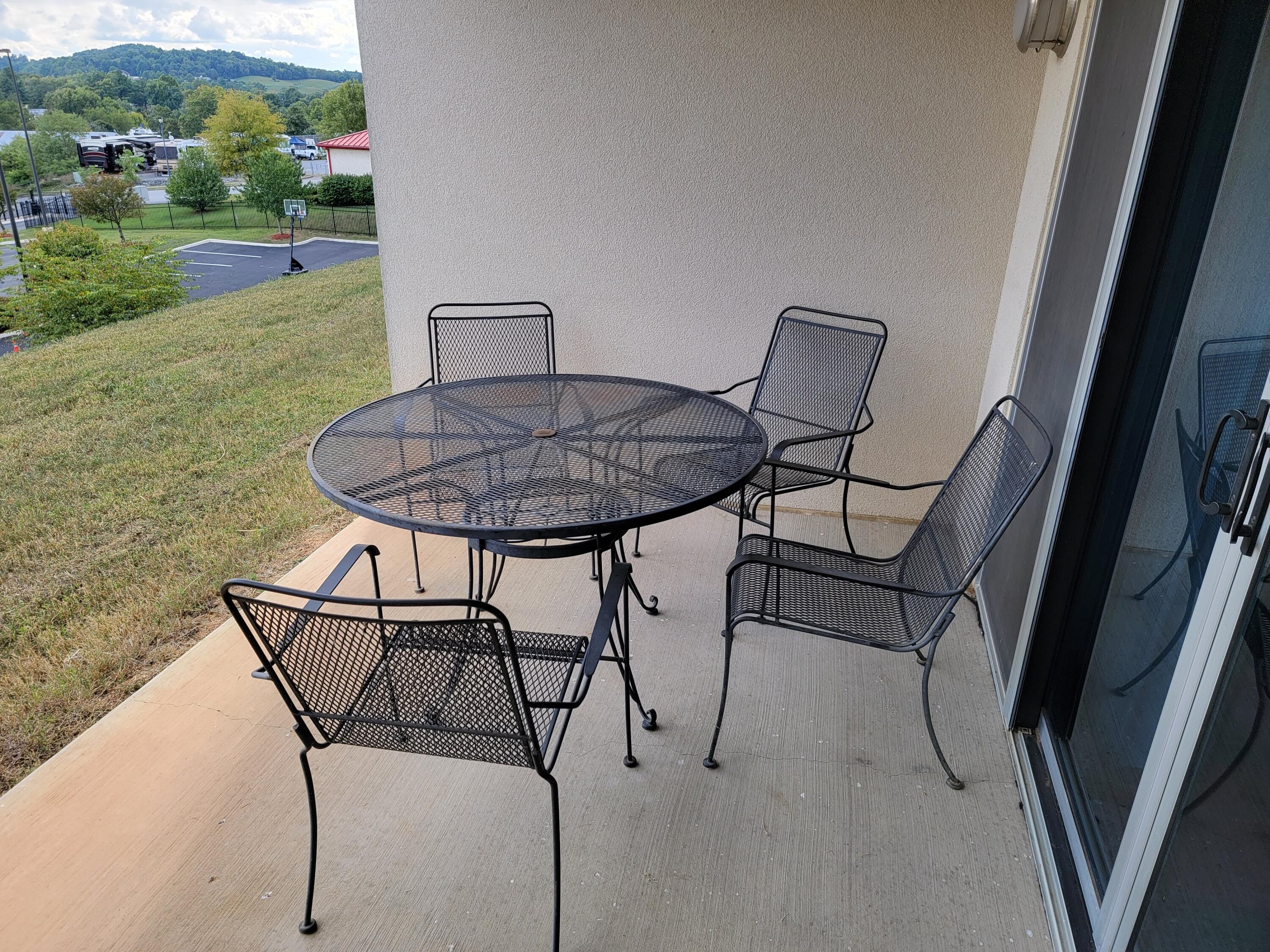 210 Raceday Center Drive, Unit 1106 Bristol, TN 37620 - Photo 19 of 33 Patio