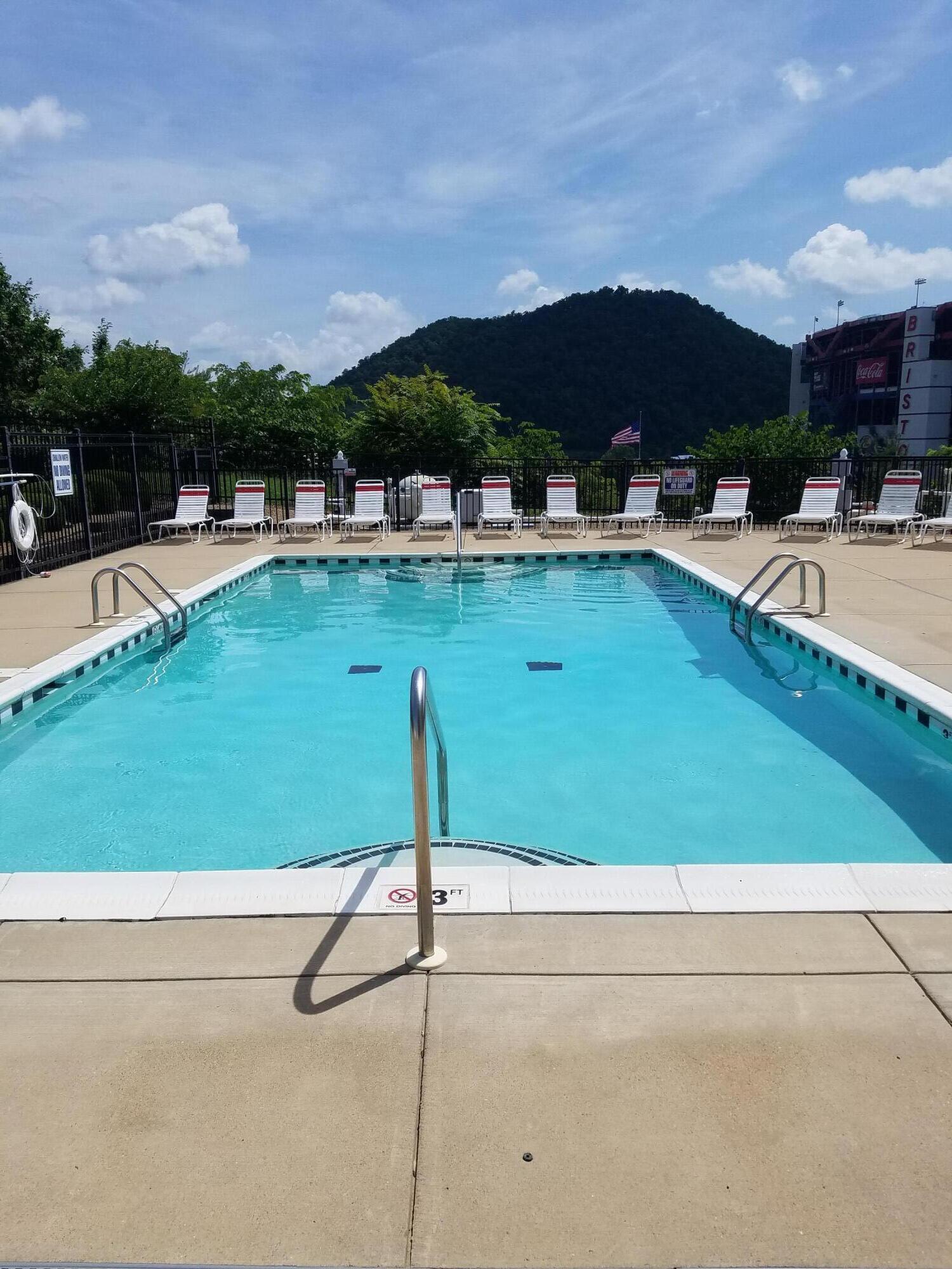 210 Raceday Center Drive, Unit 1106 Bristol, TN 37620 - Photo 22 of 33 Pool