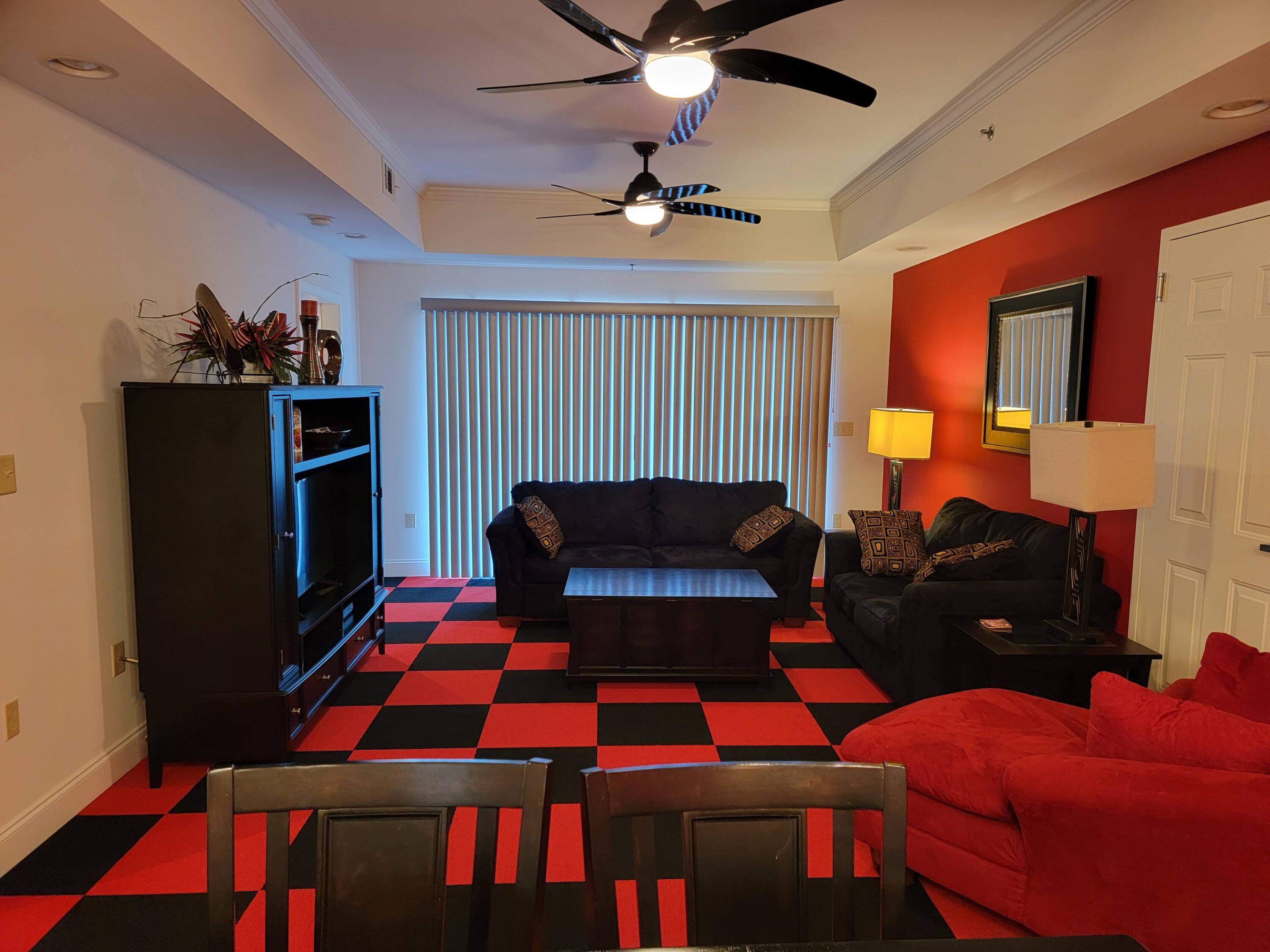 210 Raceday Center Drive, Unit 1106 Bristol, TN 37620 - Photo 6 of 33 Great room