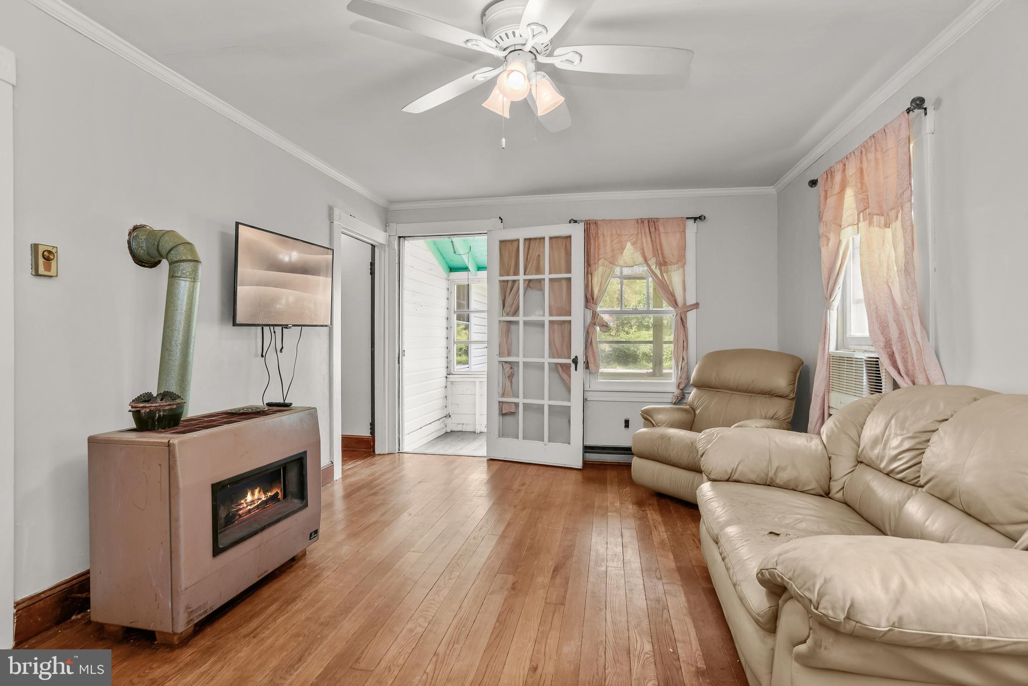 4819 Atwell Road Shady Side, MD 20764 - Photo 9 of 29 Living Room