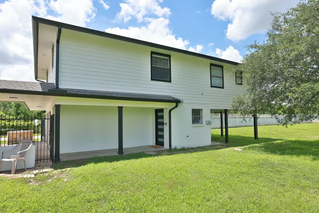 a front view of house with yard