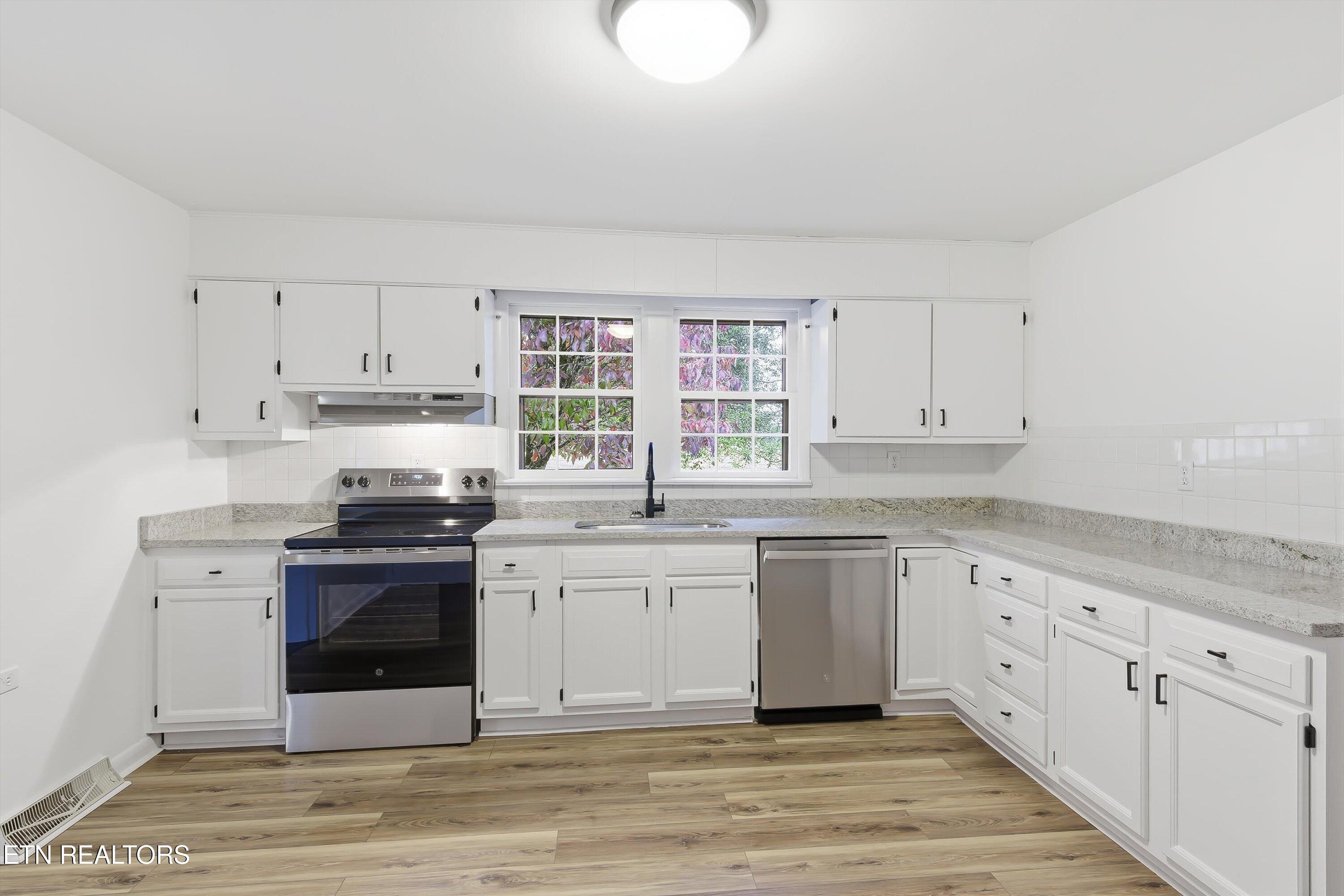 1438 West Hunt Road Maryville, TN 37801 - Photo 6 of 20 Kitchen