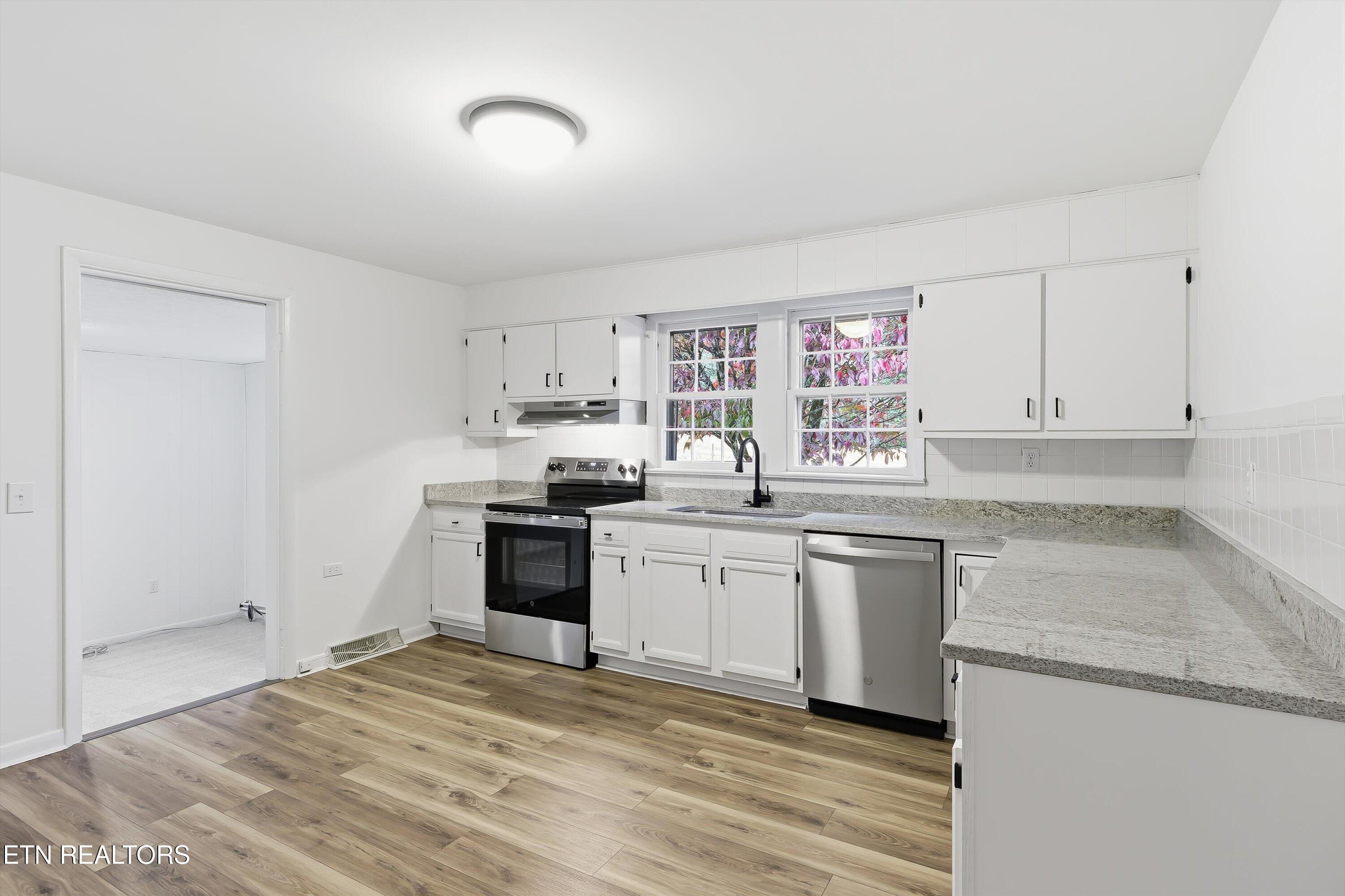 1438 West Hunt Road Maryville, TN 37801 - Photo 7 of 20 Kitchen