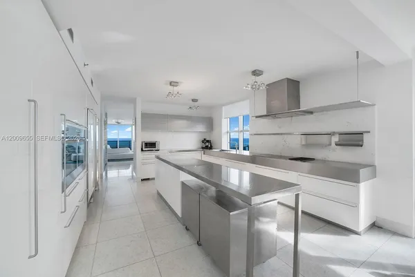 $30,000 | 5801 Collins Avenue, Unit 1200, Miami Beach, FL 33140