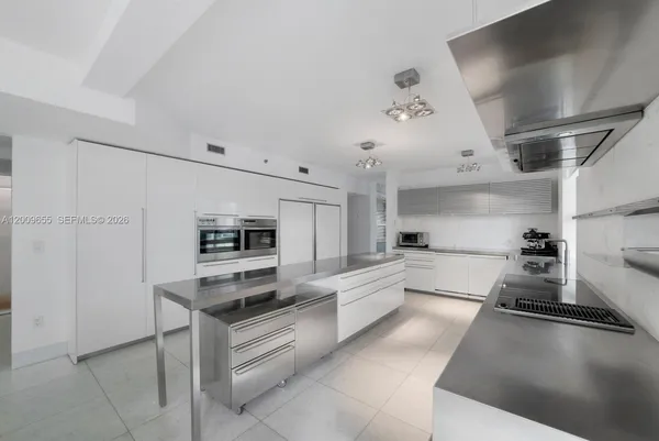 $30,000 | 5801 Collins Avenue, Unit 1200, Miami Beach, FL 33140