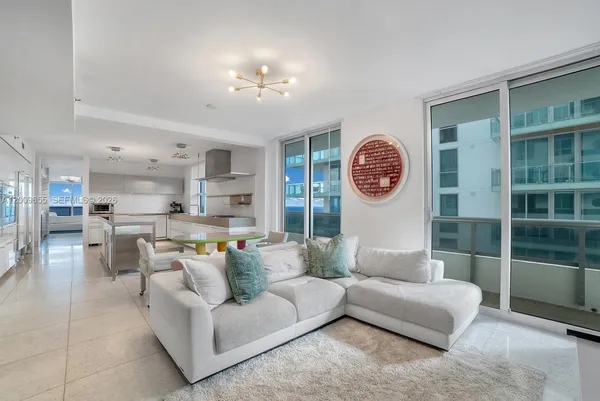$30,000 | 5801 Collins Avenue, Unit 1200, Miami Beach, FL 33140