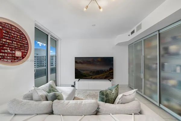 $30,000 | 5801 Collins Avenue, Unit 1200, Miami Beach, FL 33140