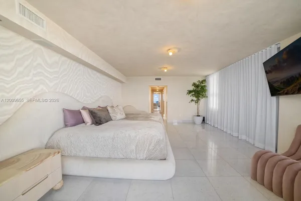 $30,000 | 5801 Collins Avenue, Unit 1200, Miami Beach, FL 33140