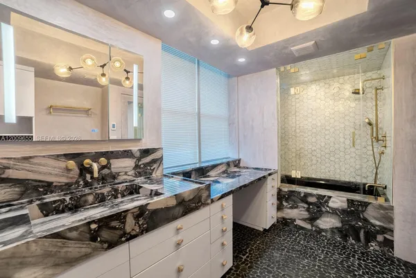 $30,000 | 5801 Collins Avenue, Unit 1200, Miami Beach, FL 33140