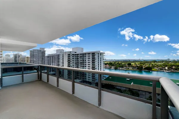 $30,000 | 5801 Collins Avenue, Unit 1200, Miami Beach, FL 33140