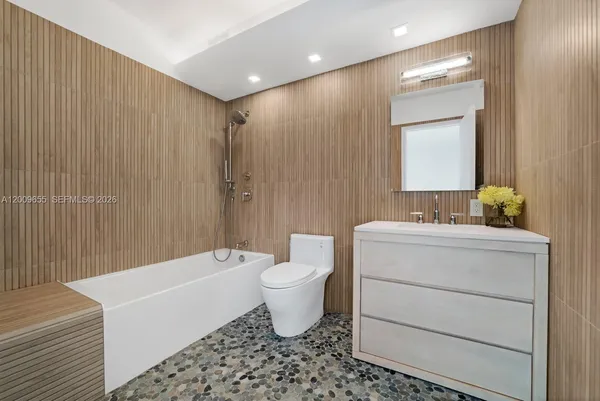 $30,000 | 5801 Collins Avenue, Unit 1200, Miami Beach, FL 33140