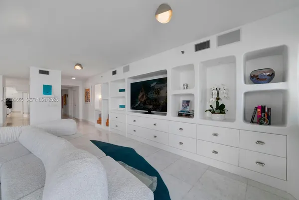 $30,000 | 5801 Collins Avenue, Unit 1200, Miami Beach, FL 33140